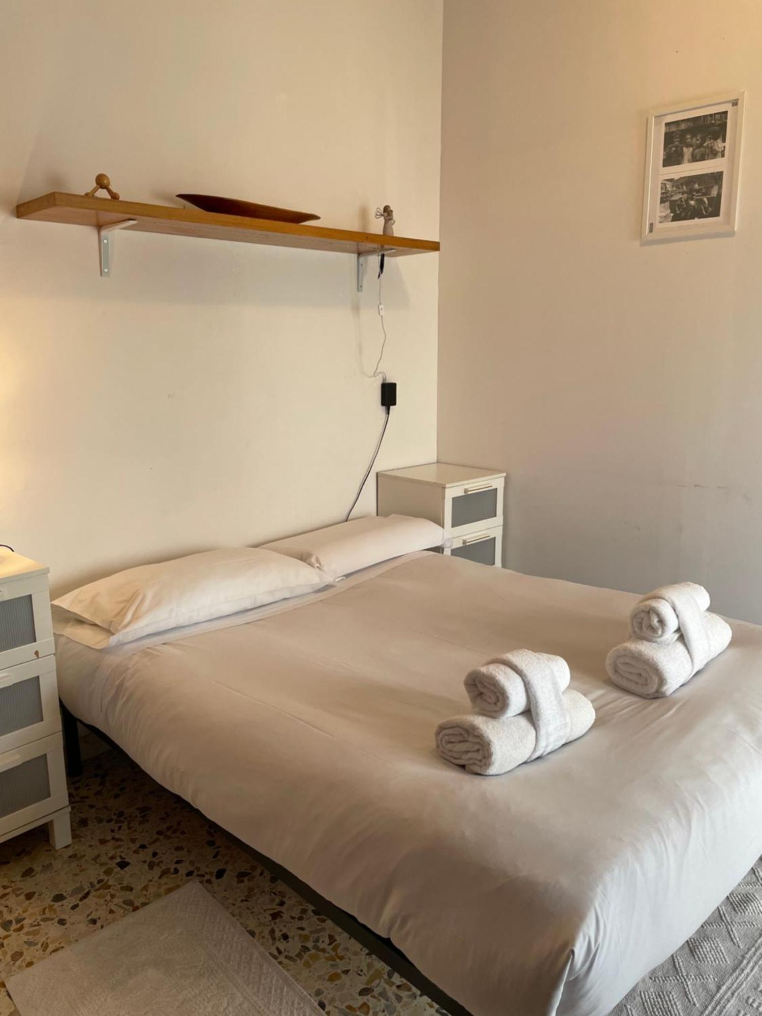 -100m Metro A- Balcony E Open Space * Rom